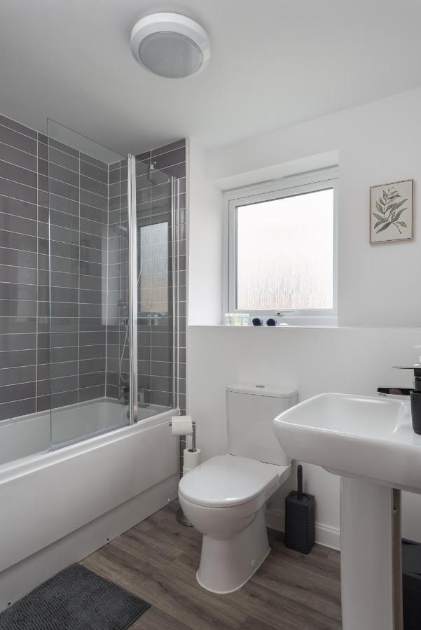 Two Bedroom Apartment - Milton Keynes By Aryas Properties Broughton  Экстерьер фото